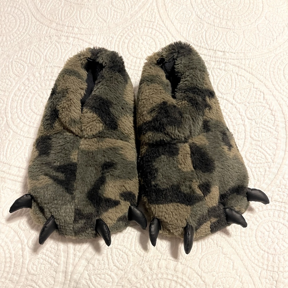 Youth ‘Monster’ Slippers